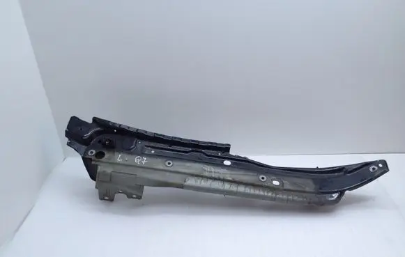 Audi Q7 4L Fender mounting bracket 4L0805157B