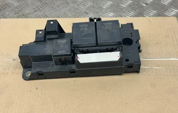 Toyota Auris E180 Relay mounting block G92Z133011