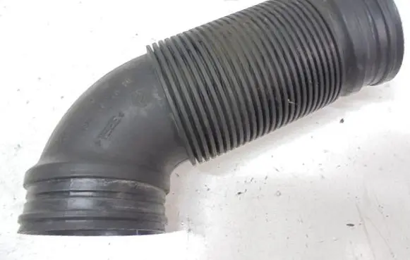 Skoda Octavia Mk2 (1Z) Air intake hose/pipe 1K0129684B