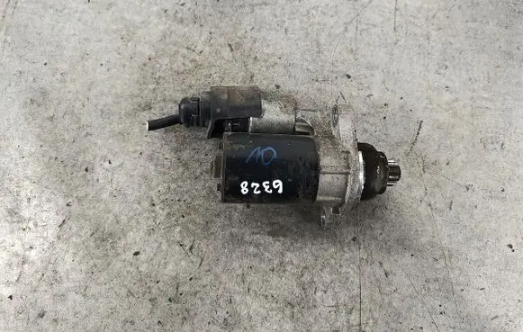 Volkswagen Golf V Starter motor 021911023MBOSCH