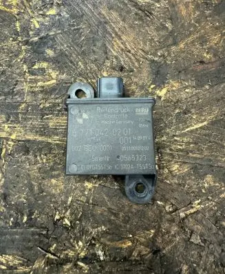 BMW X5 E70 Tire pressure control unit 6771042 90565323 053300101202