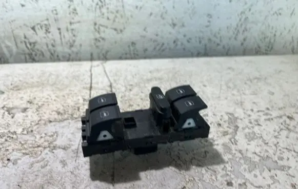 Volkswagen Golf V Electric window control switch 1K4959857B