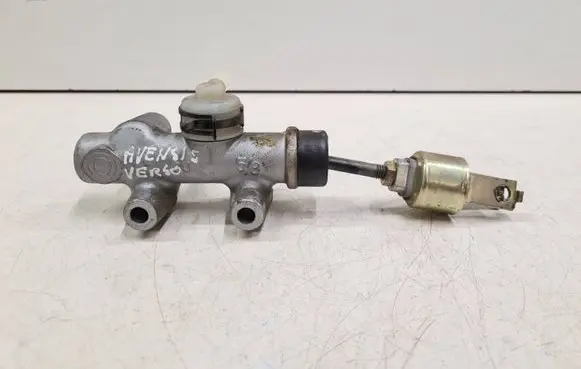Toyota Avensis Verso Clutch master cylinder