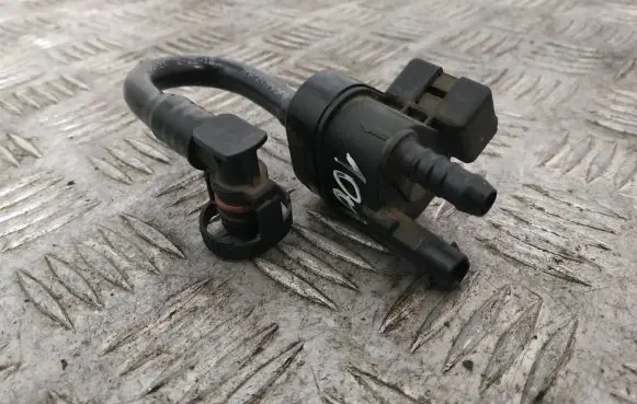 Porsche Panamera (970) Engine mount vacuum valve 7P0133366A 06E906517B