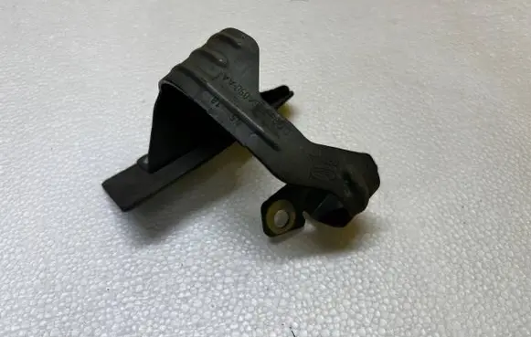 Ford Mondeo MK V Fender mounting bracket DG93F16A090AA