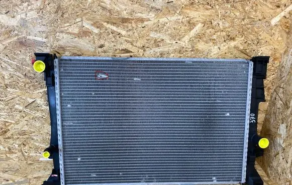 Mercedes-Benz A W176 Coolant radiator A2465001203