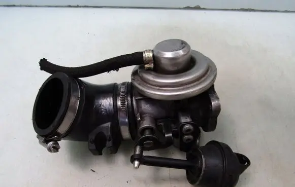 Volkswagen PASSAT B5 EGR thermostat 038131501G