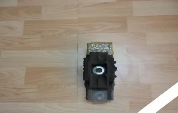 Ford Fiesta Engine mount vacuum valve 