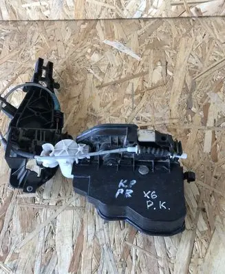 BMW X6 E71 Front door lock 7318409