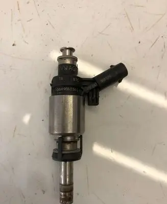Audi A4 S4 B8 8K Fuel injector 06H906036G