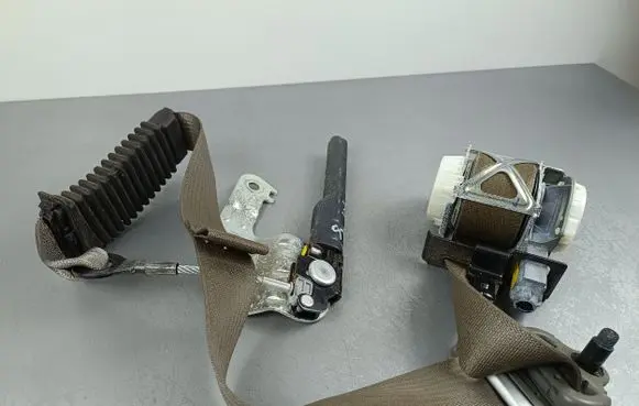 Ford F150 Front seatbelt T9678