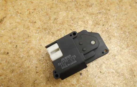 Toyota Land Cruiser (J100) Air flap motor/actuator 0637007270