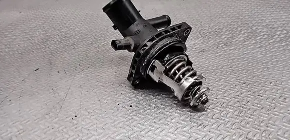 Opel Zafira C Thermostat/thermostat housing
