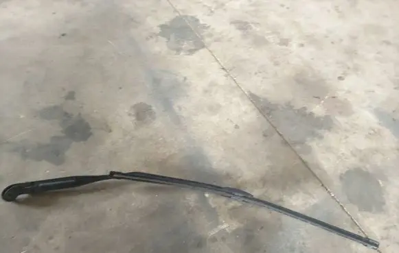 Mercedes-Benz A W168 Front wiper blade arm A1688200544
