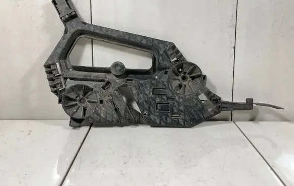 Skoda Octavia Mk2 (1Z) Headlight/headlamp mounting bracket 1Z0941340