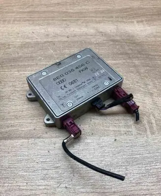 Audi A6 S6 C6 4F Aerial antenna amplifier 8E0035456C WITHPLUG
