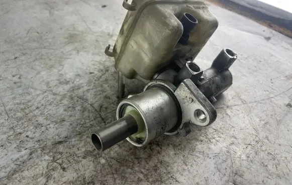 Opel Zafira A Master brake cylinder