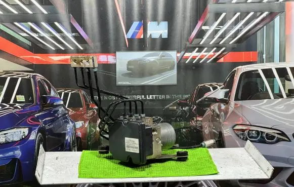 BMW 5 F10 F11 ABS Pump 6856841