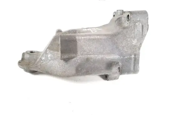 Engine mounting bracket