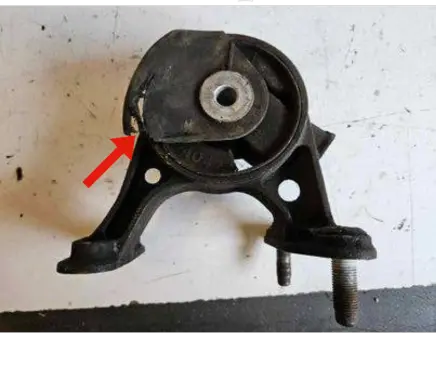 Toyota RAV 4 (XA30) Engine mount bracket 84678