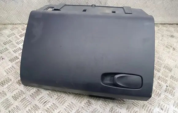 Volvo V40 Glove box
