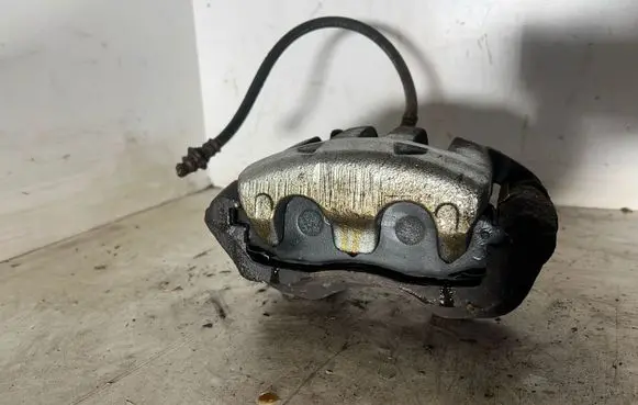 Nissan Navara D22 Front brake caliper