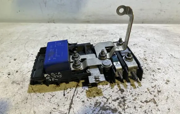 Mercedes-Benz A W176 Fuse module A2465401350 230789 YAP2949511