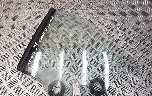 BMW 1 E82 E88 Rear side window