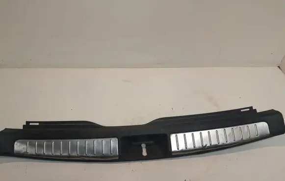 Trunk/boot sill cover protection