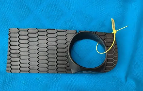 BMW X3 E83 Front bumper lower grill 3417725