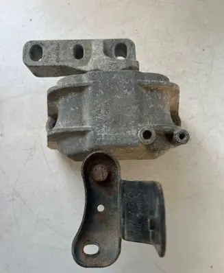 Volkswagen Touran I Engine mount bracket K0199262