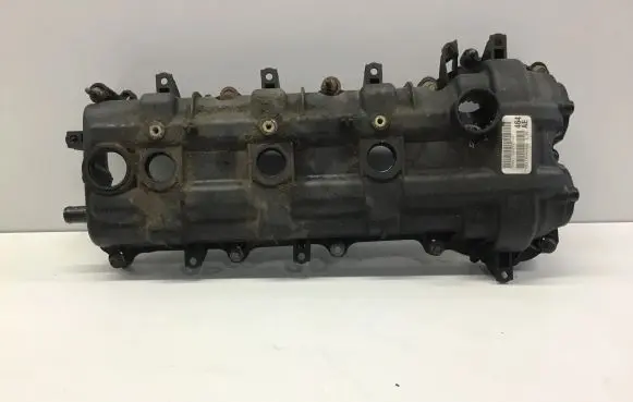 Dodge Grand Caravan Rocker cam cover 05184069