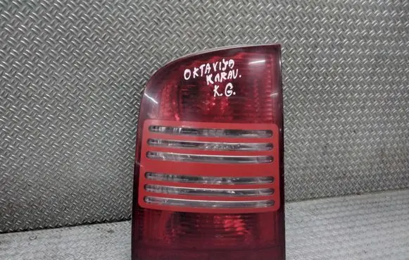 Skoda Octavia Mk1 (1U) Rear/tail lights 1U9945095 1U9945111