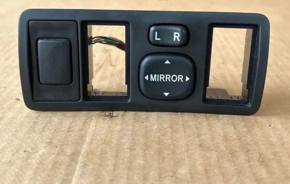 Toyota Avensis T250 Wing mirror switch 183574