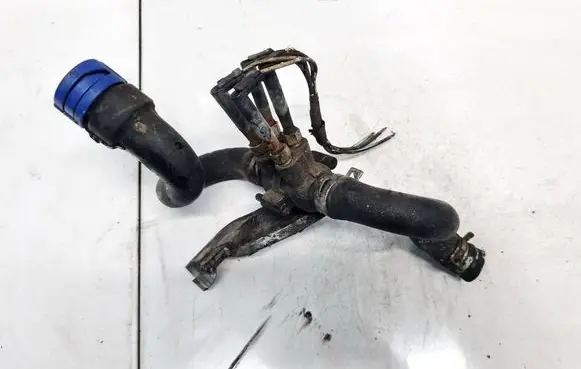 Engine coolant pipe/hose