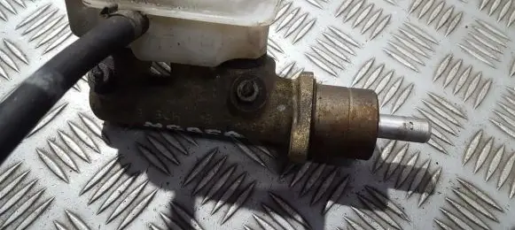 Master brake cylinder
