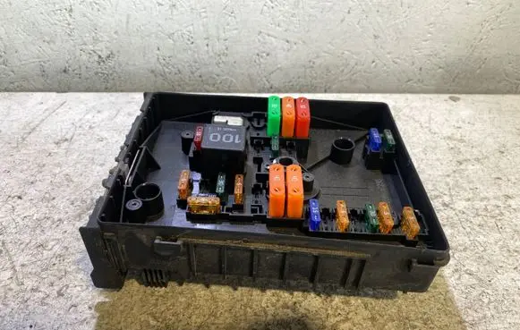 Volkswagen Caddy Fuse module 1K0937125A 017183071