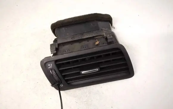 Volkswagen PASSAT B6 Dash center air vent grill 3c1819702e