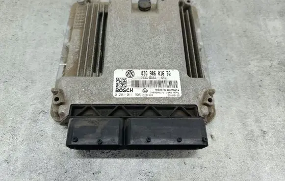Volkswagen Touran I Engine control unit/module ECU