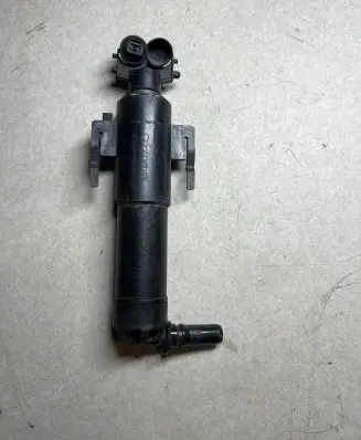 BMW 5 G30 G31 G38 Headlight washer nozzle holder 7393509