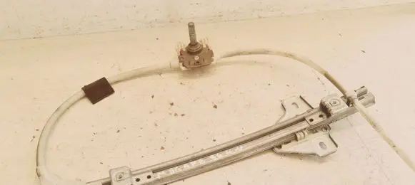 Rear door manual window regulator