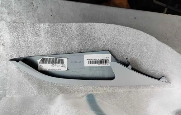 Porsche Macan (95B) Front bumper splitter molding 95b807685ag2x