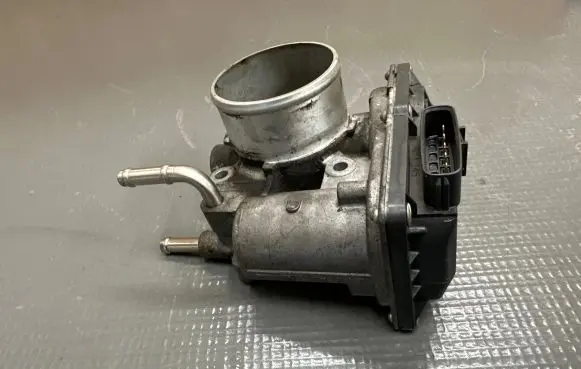 Toyota Avensis T270 Throttle valve 261000R020 2703