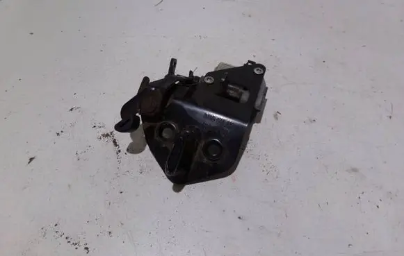 Skoda Octavia Mk2 (1Z) Loading door lock loop/hook striker 1Z9827511C