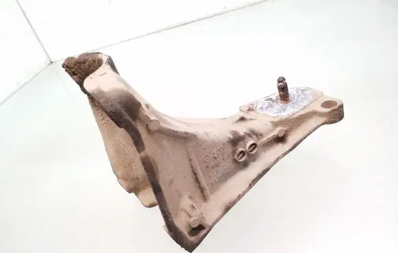 Volkswagen PASSAT B4 Engine mounting bracket 1H0199354H