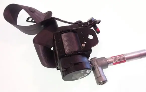 Volvo S60 Middle seatbelt (rear) 39969918