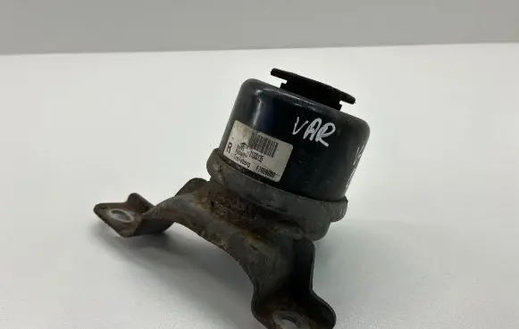 Volvo V60 Engine mount bracket 31330135 F7008000