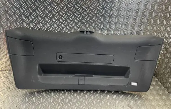 Audi Q5 SQ5 8R Tailgate trim 8R0867979B