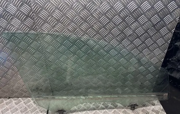 KIA Sportage Front door window glass four-door