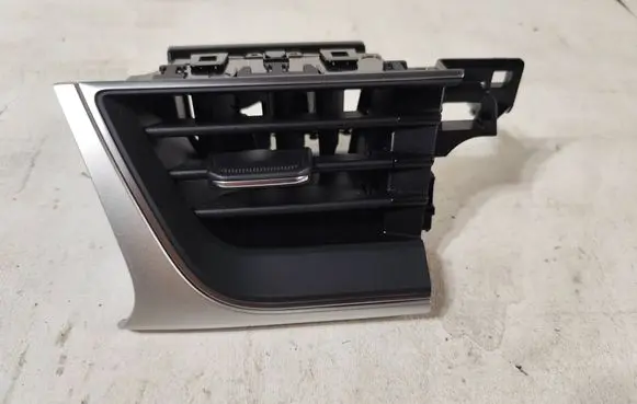 Renault Captur II Dashboard side air vent grill/cover trim 687507657R 1115103002